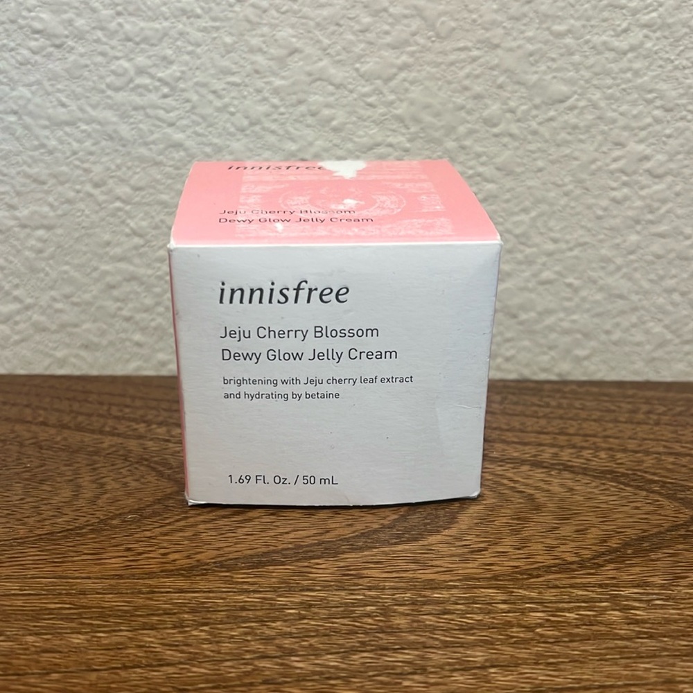 Innisfree Cherry Blossom Dewy glow jelly cream